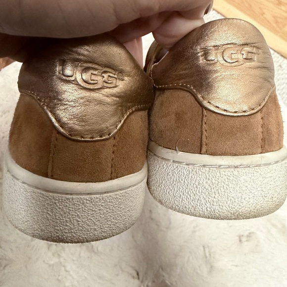 UGG women’s Tan Suede Loafers - Picture 2 of 3